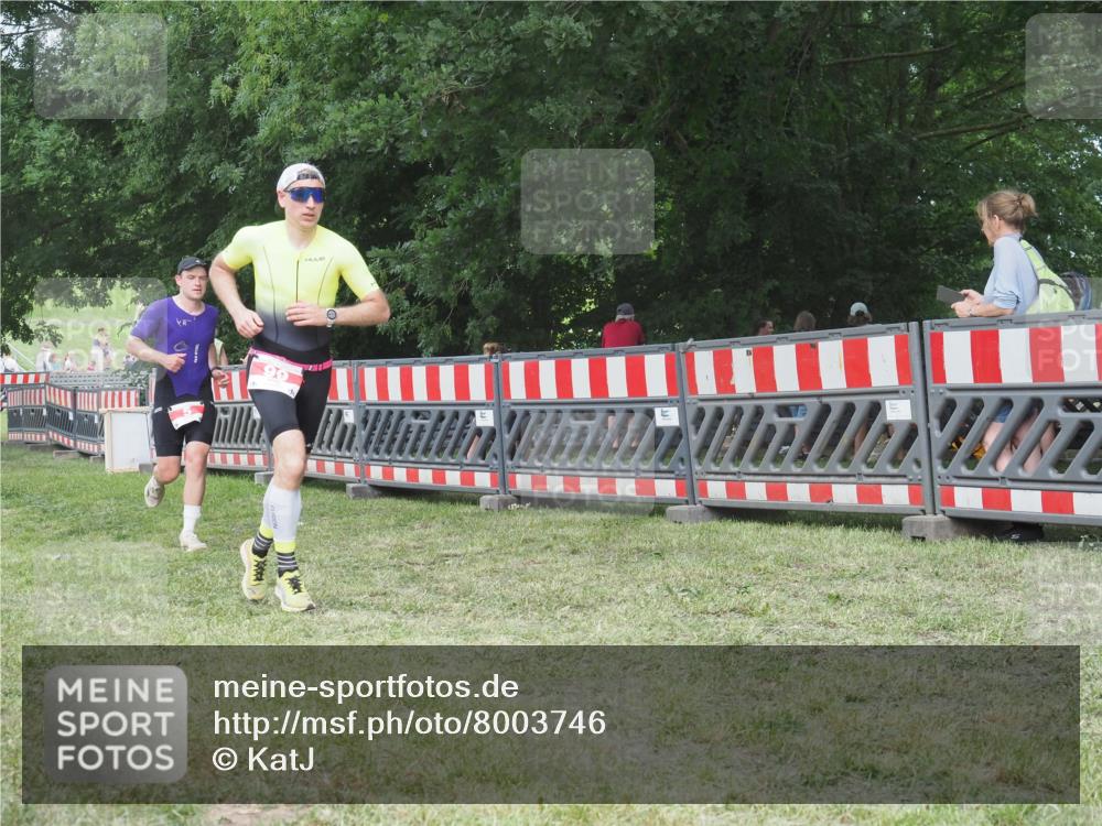 21.06.2025 - 27. Vierlanden-Triathlon KatJ http://msf.ph/oto/8003746 15.06.2025 12:57:20 Ziel 5, 51, 99 meine-sportfotos.de