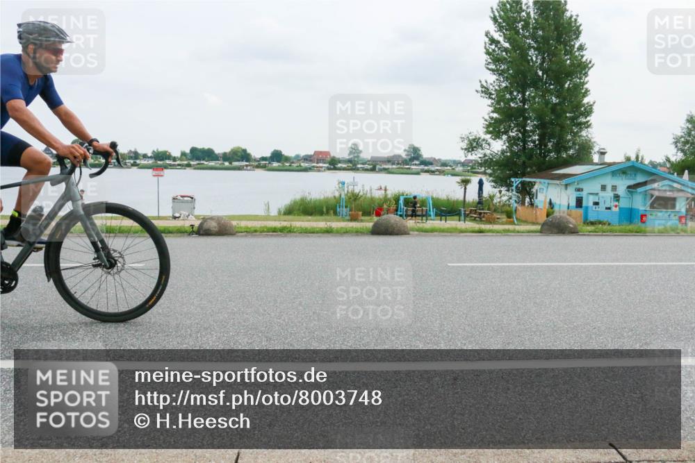 21.06.2025 - 27. Vierlanden-Triathlon H.Heesch http://msf.ph/oto/8003748 15.06.2025 12:53:49 Radfahren 838, 923 meine-sportfotos.de