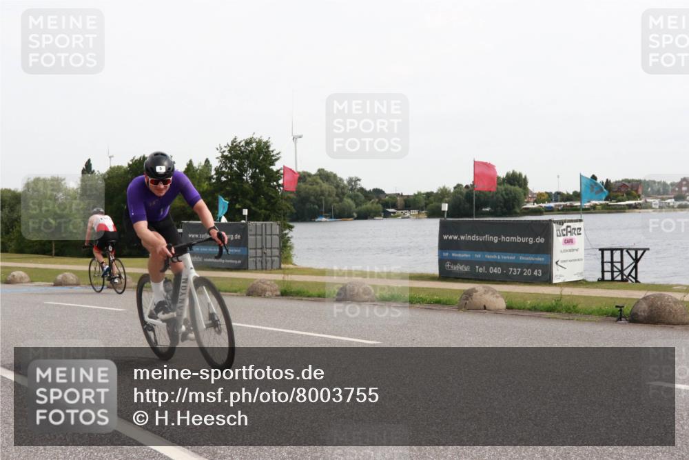 15.06.2025 - 27. Vierlanden-Triathlon H.Heesch http://msf.ph/oto/8003755 15.06.2025 10:30:39 Radfahren 5, 619 meine-sportfotos.de