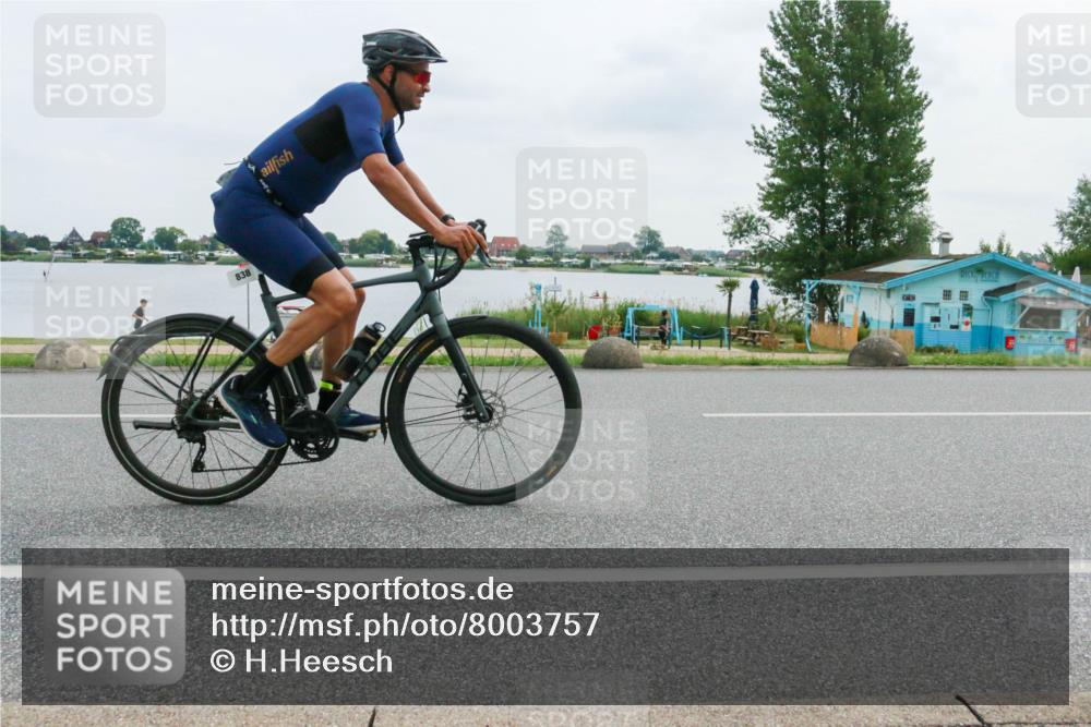 21.06.2025 - 27. Vierlanden-Triathlon H.Heesch http://msf.ph/oto/8003757 15.06.2025 12:53:49 Radfahren 838, 923 meine-sportfotos.de