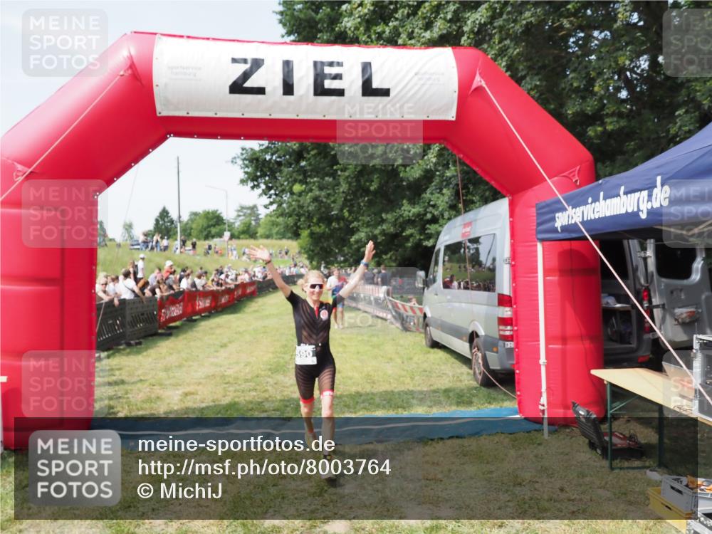 21.06.2025 - 27. Vierlanden-Triathlon MichiJ http://msf.ph/oto/8003764 15.06.2026 11:28:01 Ziel 193, 590 meine-sportfotos.de