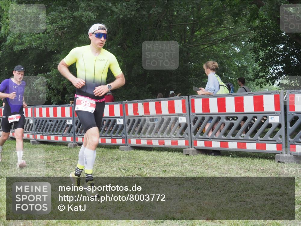 21.06.2025 - 27. Vierlanden-Triathlon KatJ http://msf.ph/oto/8003772 15.06.2025 12:57:21 Ziel 5, 51, 99 meine-sportfotos.de