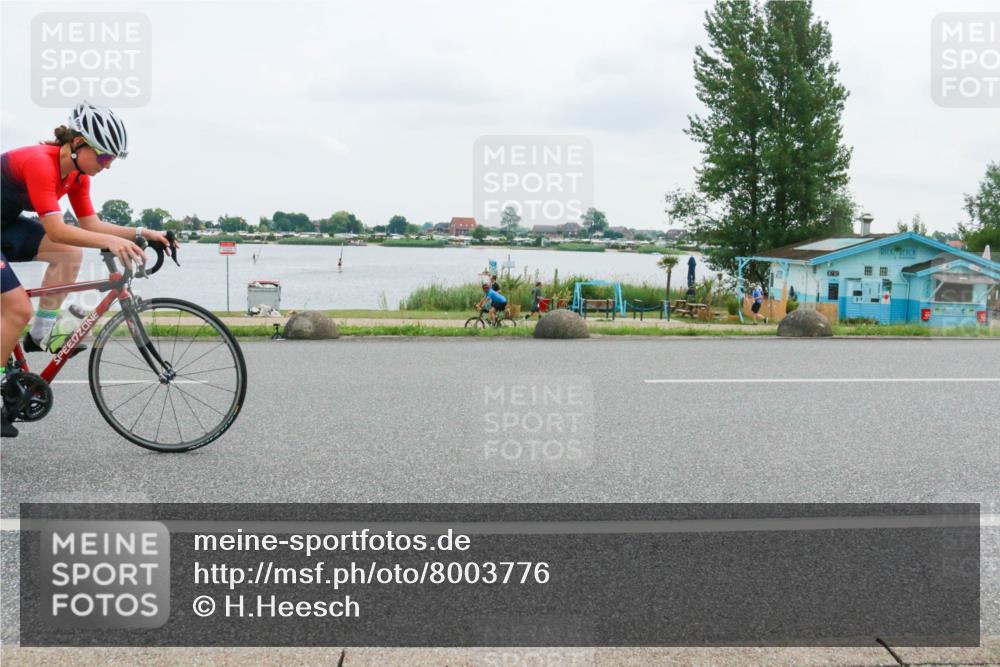21.06.2025 - 27. Vierlanden-Triathlon H.Heesch http://msf.ph/oto/8003776 15.06.2025 12:54:48 Radfahren 895 meine-sportfotos.de