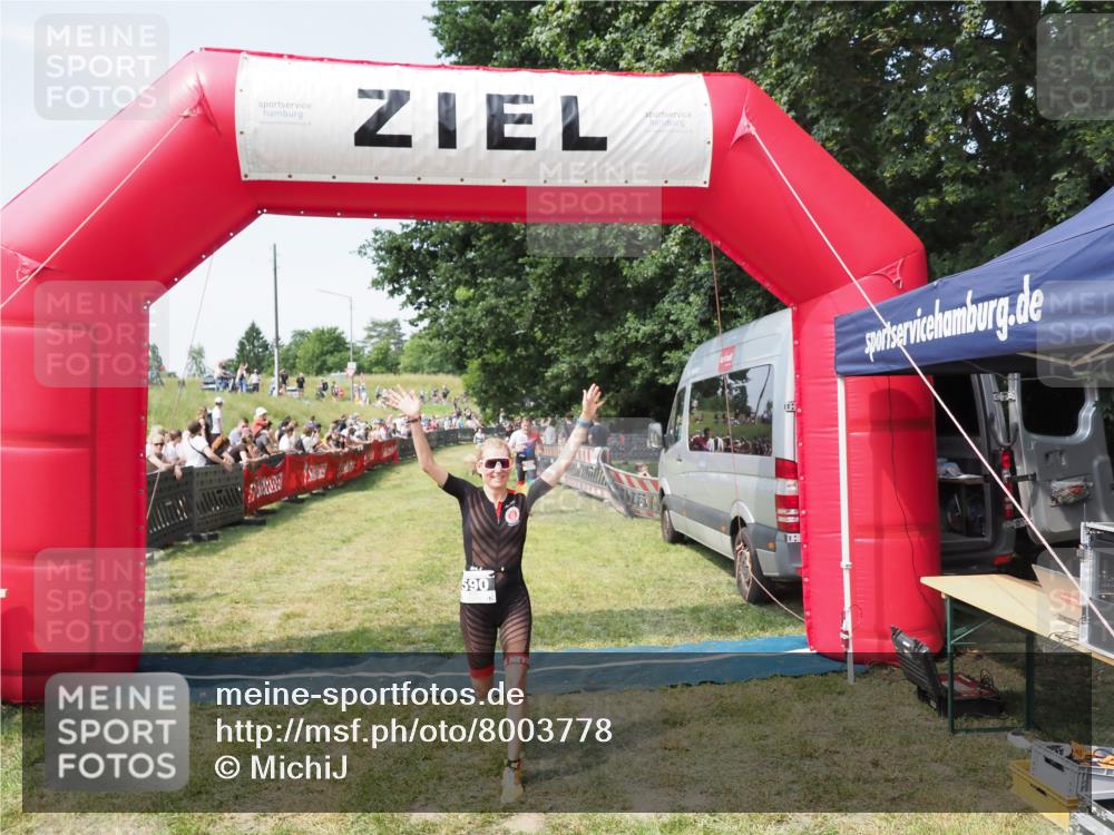 21.06.2025 - 27. Vierlanden-Triathlon MichiJ http://msf.ph/oto/8003778 15.06.2026 11:28:01 Ziel 193, 590 meine-sportfotos.de