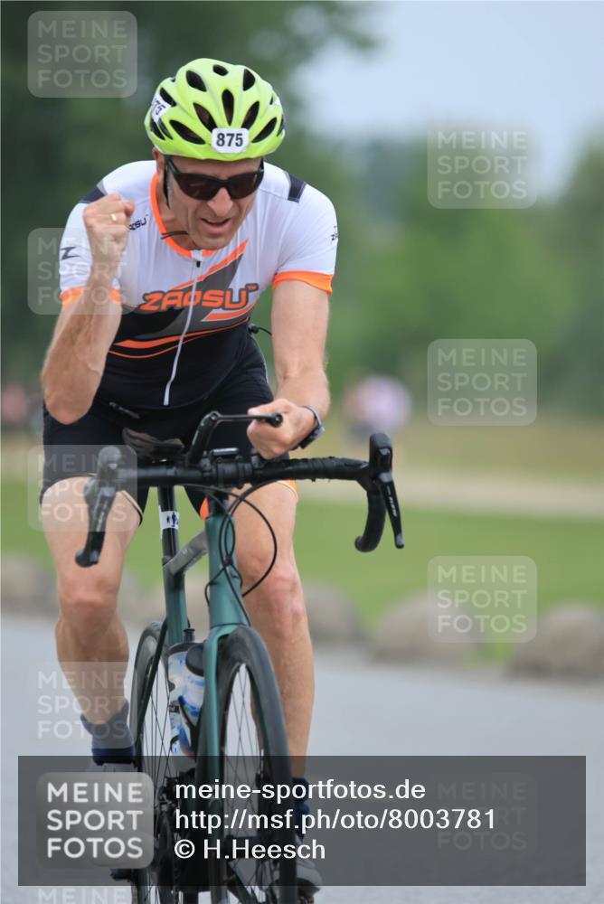 21.06.2025 - 27. Vierlanden-Triathlon H.Heesch http://msf.ph/oto/8003781 15.06.2025 12:48:24 Radfahren 875 meine-sportfotos.de