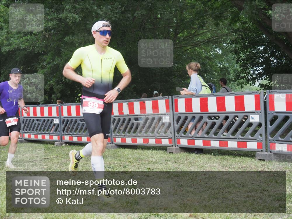 21.06.2025 - 27. Vierlanden-Triathlon KatJ http://msf.ph/oto/8003783 15.06.2025 12:57:21 Ziel 5, 51, 99 meine-sportfotos.de