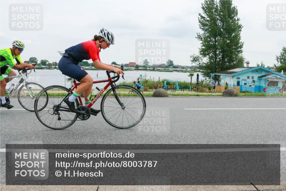 21.06.2025 - 27. Vierlanden-Triathlon H.Heesch http://msf.ph/oto/8003787 15.06.2025 12:54:49 Radfahren 895 meine-sportfotos.de