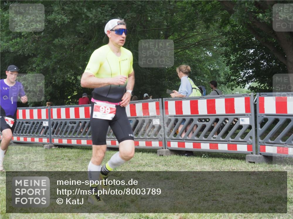 21.06.2025 - 27. Vierlanden-Triathlon KatJ http://msf.ph/oto/8003789 15.06.2025 12:57:21 Ziel 5, 51, 99 meine-sportfotos.de