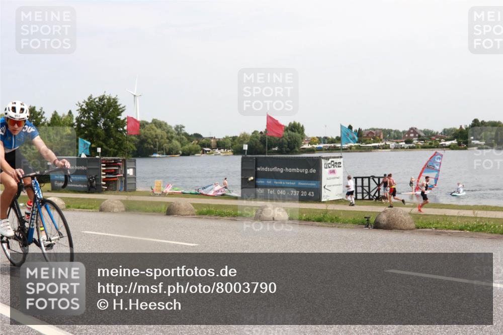 21.06.2025 - 27. Vierlanden-Triathlon H.Heesch http://msf.ph/oto/8003790 15.06.2025 11:51:40 Radfahren 728, 824, 952, 958 meine-sportfotos.de