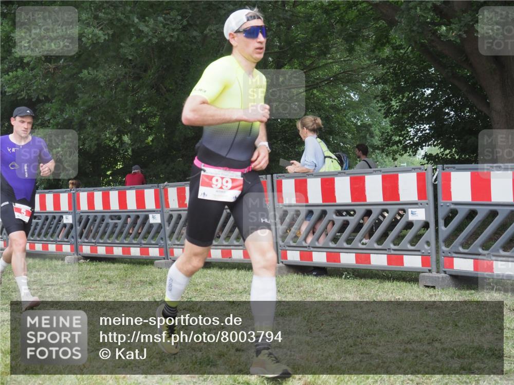21.06.2025 - 27. Vierlanden-Triathlon KatJ http://msf.ph/oto/8003794 15.06.2025 12:57:21 Ziel 5, 51, 99 meine-sportfotos.de