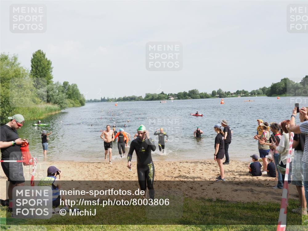 21.06.2025 - 27. Vierlanden-Triathlon MichiJ http://msf.ph/oto/8003806 15.06.2026 10:06:06 Schwimmen 362, 369, 381, 410, 418, 448, 455 meine-sportfotos.de