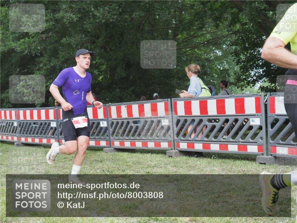 21.06.2025 - 27. Vierlanden-Triathlon KatJ http://msf.ph/oto/8003808 15.06.2025 12:57:21 Ziel 5, 51, 99 meine-sportfotos.de