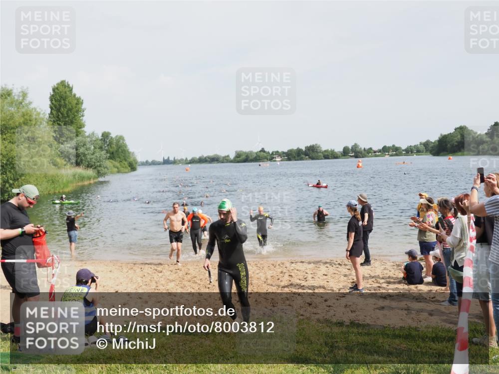 21.06.2025 - 27. Vierlanden-Triathlon MichiJ http://msf.ph/oto/8003812 15.06.2026 10:06:06 Schwimmen 362, 369, 381, 410, 418, 448, 455 meine-sportfotos.de