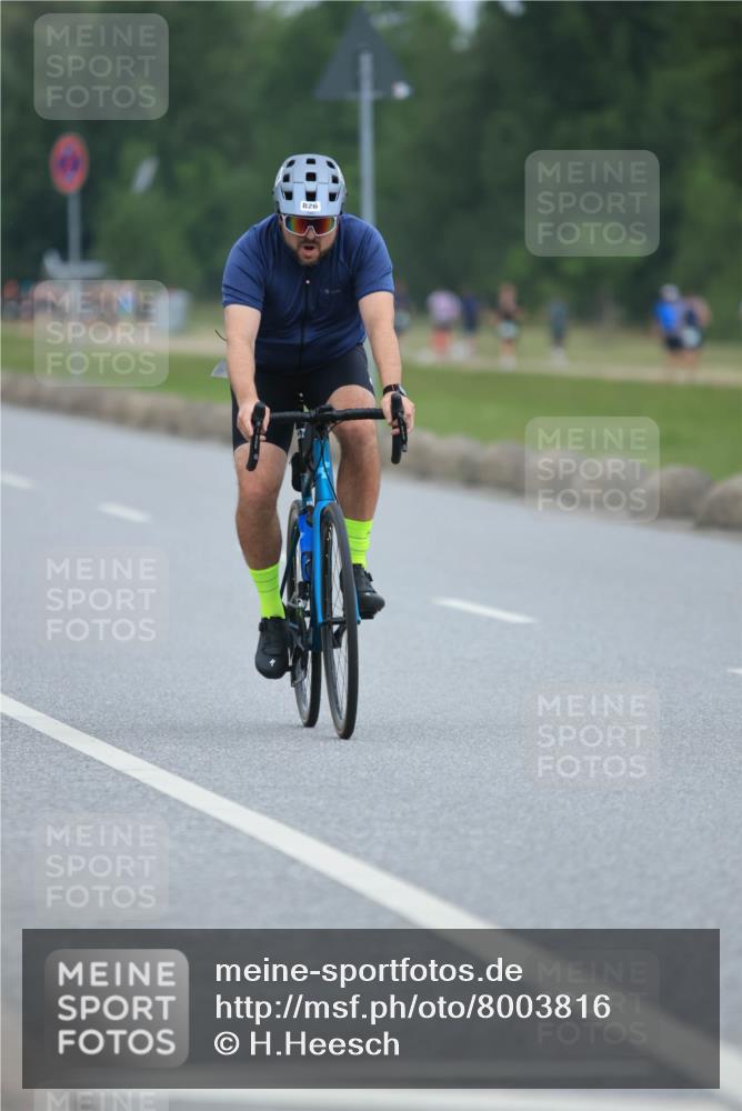 21.06.2025 - 27. Vierlanden-Triathlon H.Heesch http://msf.ph/oto/8003816 15.06.2025 12:49:03 Radfahren 826 meine-sportfotos.de
