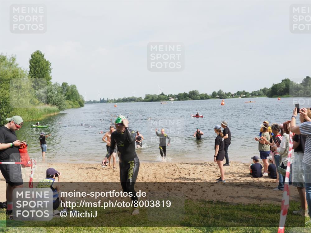 21.06.2025 - 27. Vierlanden-Triathlon MichiJ http://msf.ph/oto/8003819 15.06.2026 10:06:06 Schwimmen 362, 369, 381, 410, 418, 448, 455 meine-sportfotos.de