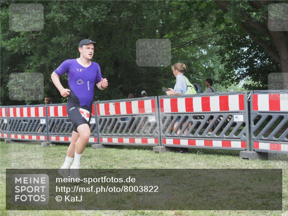 21.06.2025 - 27. Vierlanden-Triathlon KatJ http://msf.ph/oto/8003822 15.06.2025 12:57:22 Ziel 5, 51, 99 meine-sportfotos.de