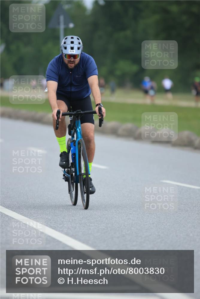 21.06.2025 - 27. Vierlanden-Triathlon H.Heesch http://msf.ph/oto/8003830 15.06.2025 12:49:03 Radfahren 826 meine-sportfotos.de