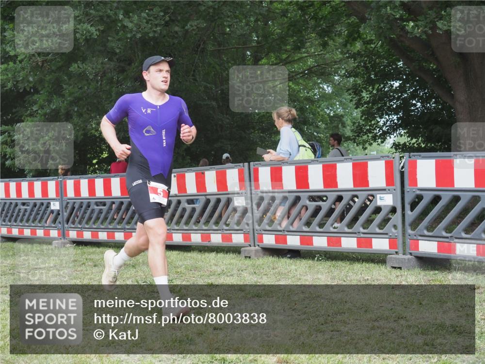 21.06.2025 - 27. Vierlanden-Triathlon KatJ http://msf.ph/oto/8003838 15.06.2025 12:57:22 Ziel 5, 51, 99 meine-sportfotos.de