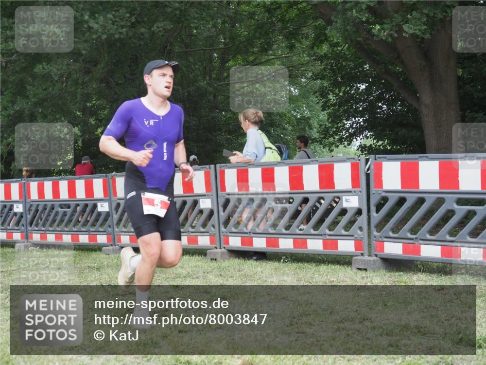 21.06.2025 - 27. Vierlanden-Triathlon KatJ http://msf.ph/oto/8003847 15.06.2025 12:57:22 Ziel 5, 51, 99 meine-sportfotos.de