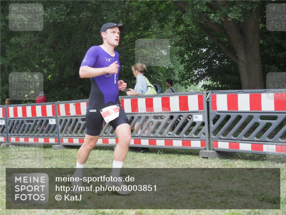 21.06.2025 - 27. Vierlanden-Triathlon KatJ http://msf.ph/oto/8003851 15.06.2025 12:57:22 Ziel 5, 51, 99 meine-sportfotos.de