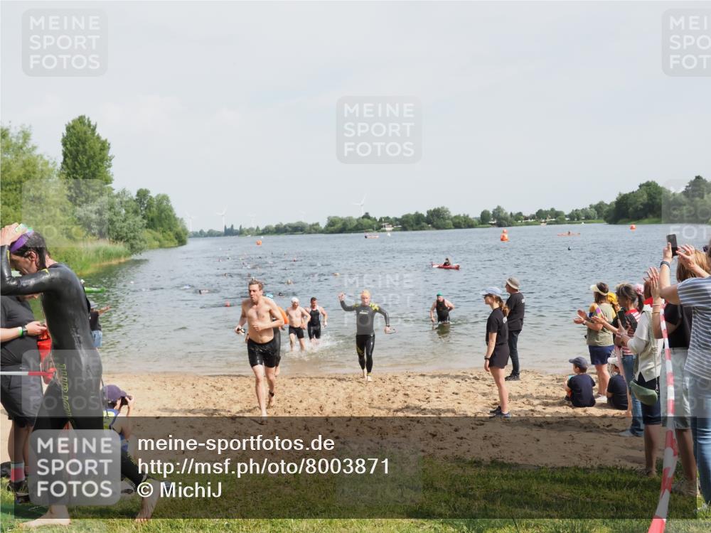 21.06.2025 - 27. Vierlanden-Triathlon MichiJ http://msf.ph/oto/8003871 15.06.2026 10:06:07 Schwimmen 362, 369, 370, 381, 410, 418, 448, 455 meine-sportfotos.de
