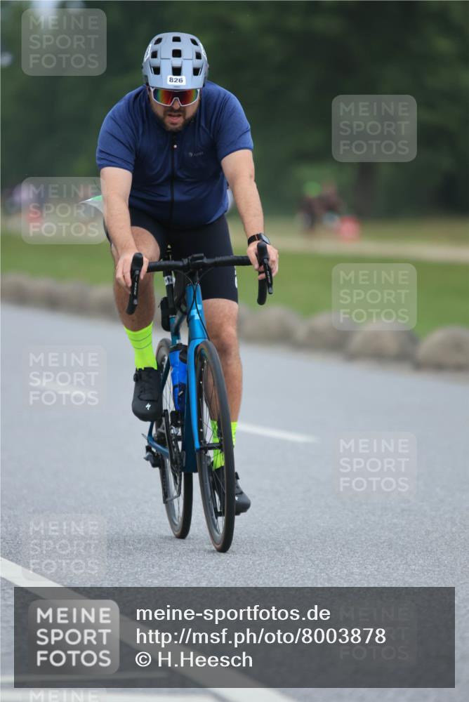 21.06.2025 - 27. Vierlanden-Triathlon H.Heesch http://msf.ph/oto/8003878 15.06.2025 12:49:04 Radfahren 826 meine-sportfotos.de