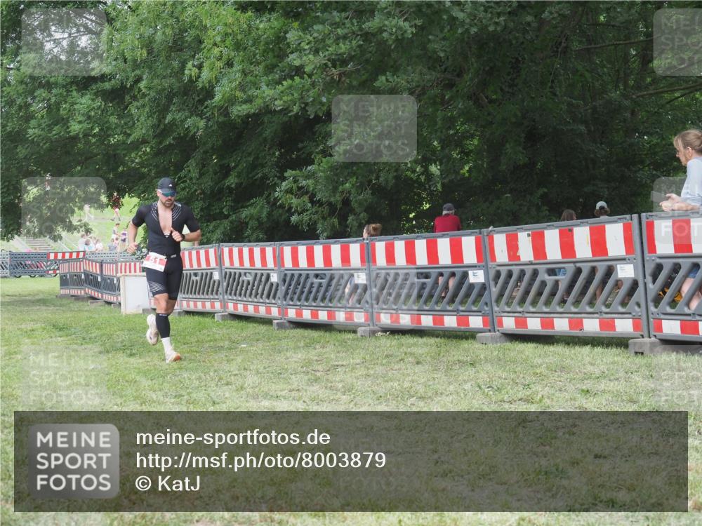 21.06.2025 - 27. Vierlanden-Triathlon KatJ http://msf.ph/oto/8003879 15.06.2025 12:57:24 Ziel 5, 51 meine-sportfotos.de