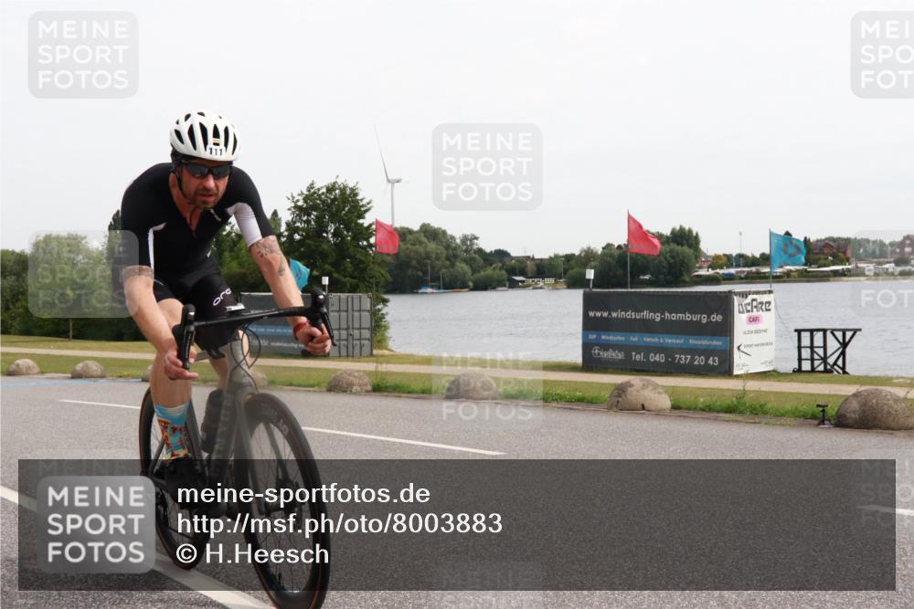 15.06.2025 - 27. Vierlanden-Triathlon H.Heesch http://msf.ph/oto/8003883 15.06.2025 10:31:08 Radfahren 11, 111, 135, 303, 356, 474 meine-sportfotos.de