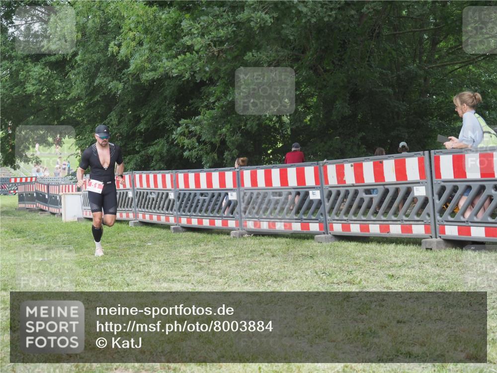 21.06.2025 - 27. Vierlanden-Triathlon KatJ http://msf.ph/oto/8003884 15.06.2025 12:57:24 Ziel 5, 51 meine-sportfotos.de