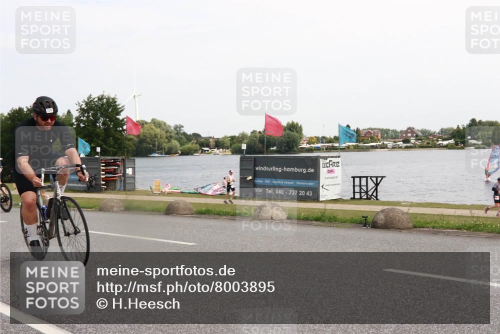 21.06.2025 - 27. Vierlanden-Triathlon H.Heesch http://msf.ph/oto/8003895 15.06.2025 11:52:17 Radfahren 720, 803, 805, 871 meine-sportfotos.de
