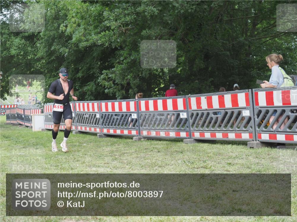21.06.2025 - 27. Vierlanden-Triathlon KatJ http://msf.ph/oto/8003897 15.06.2025 12:57:24 Ziel 5, 51 meine-sportfotos.de