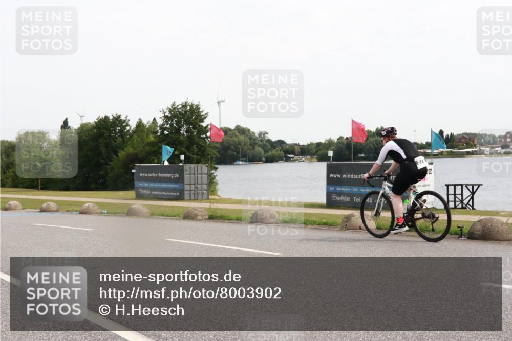 15.06.2025 - 27. Vierlanden-Triathlon H.Heesch http://msf.ph/oto/8003902 15.06.2025 10:31:14 Radfahren 297, 310 meine-sportfotos.de