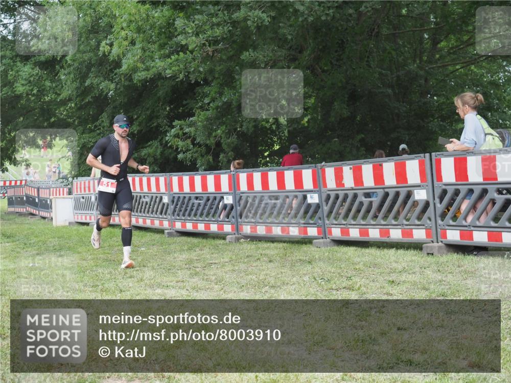 21.06.2025 - 27. Vierlanden-Triathlon KatJ http://msf.ph/oto/8003910 15.06.2025 12:57:24 Ziel 5, 51 meine-sportfotos.de
