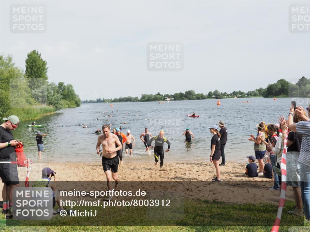 21.06.2025 - 27. Vierlanden-Triathlon MichiJ http://msf.ph/oto/8003912 15.06.2026 10:06:08 Schwimmen 362, 369, 370, 381, 418, 448, 455 meine-sportfotos.de