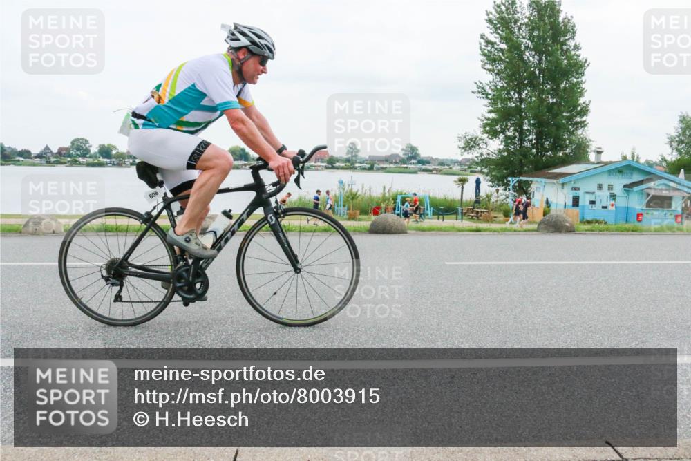 21.06.2025 - 27. Vierlanden-Triathlon H.Heesch http://msf.ph/oto/8003915 15.06.2025 12:56:58 Radfahren 806 meine-sportfotos.de