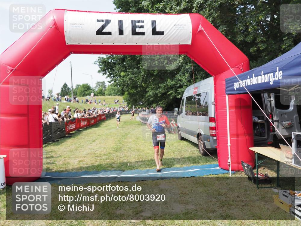 21.06.2025 - 27. Vierlanden-Triathlon MichiJ http://msf.ph/oto/8003920 15.06.2026 11:28:05 Ziel 193, 585, 590 meine-sportfotos.de