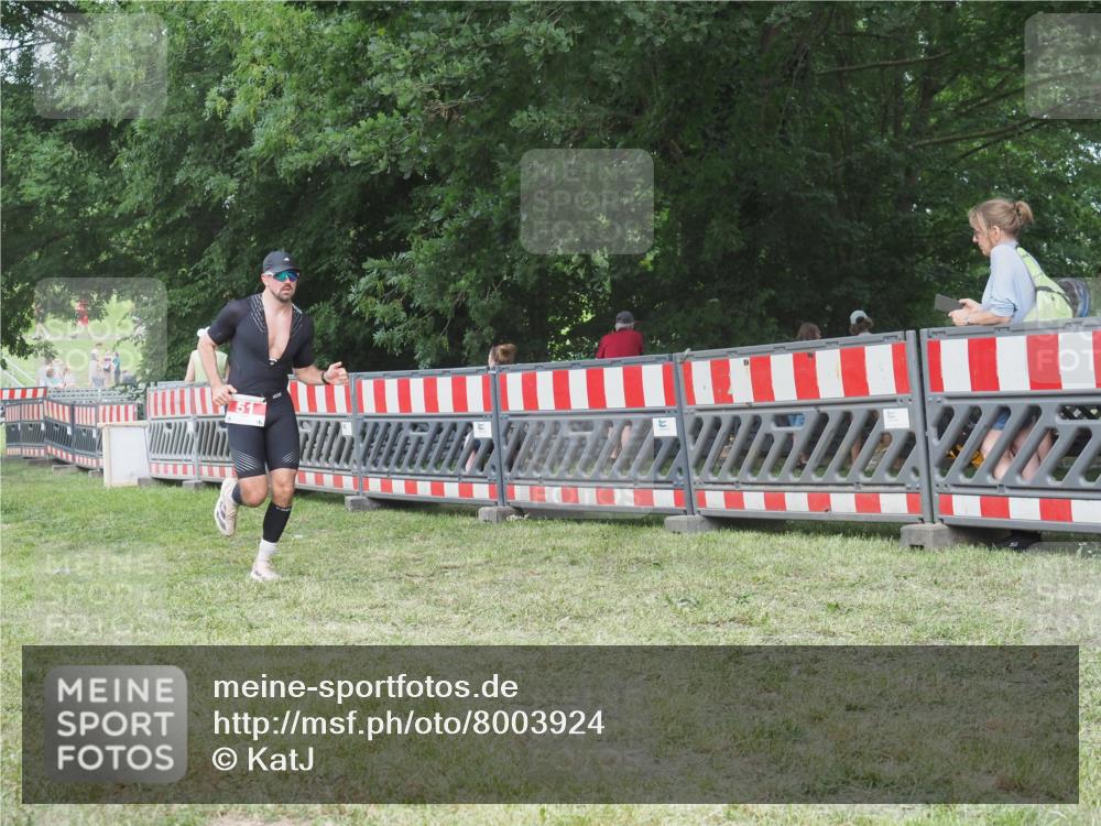 21.06.2025 - 27. Vierlanden-Triathlon KatJ http://msf.ph/oto/8003924 15.06.2025 12:57:24 Ziel 5, 51 meine-sportfotos.de