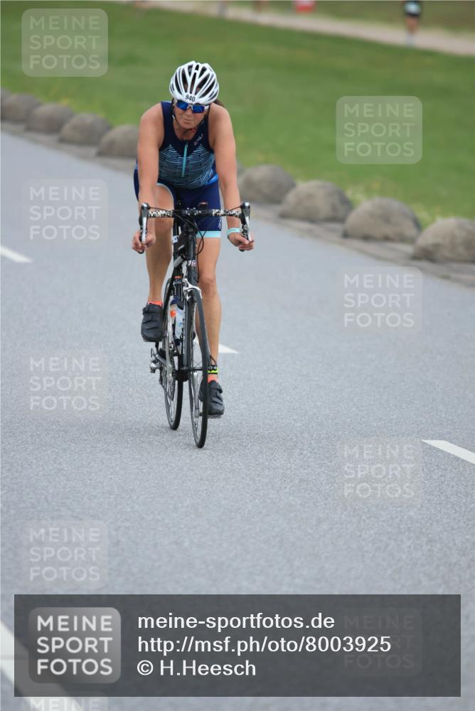 21.06.2025 - 27. Vierlanden-Triathlon H.Heesch http://msf.ph/oto/8003925 15.06.2025 12:49:27 Radfahren 940, 976 meine-sportfotos.de