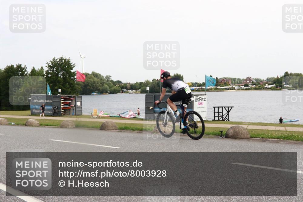 21.06.2025 - 27. Vierlanden-Triathlon H.Heesch http://msf.ph/oto/8003928 15.06.2025 11:52:36 Radfahren 856 meine-sportfotos.de