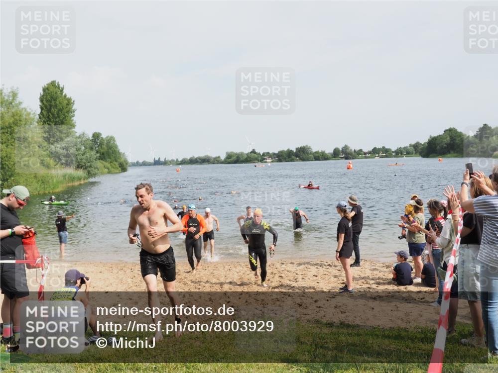 21.06.2025 - 27. Vierlanden-Triathlon MichiJ http://msf.ph/oto/8003929 15.06.2026 10:06:09 Schwimmen 362, 369, 370, 381, 418, 448, 455 meine-sportfotos.de
