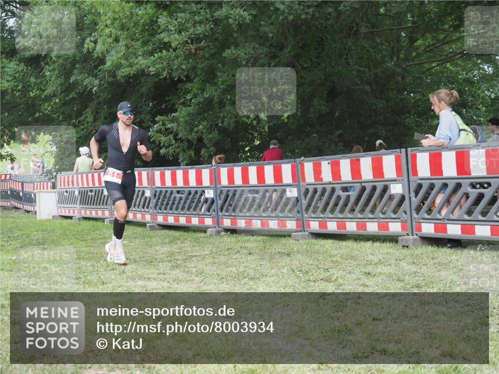 21.06.2025 - 27. Vierlanden-Triathlon KatJ http://msf.ph/oto/8003934 15.06.2025 12:57:24 Ziel 5, 51 meine-sportfotos.de