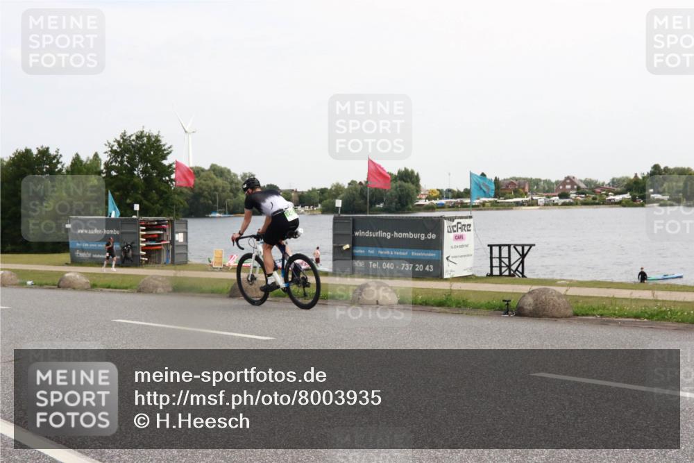 21.06.2025 - 27. Vierlanden-Triathlon H.Heesch http://msf.ph/oto/8003935 15.06.2025 11:52:36 Radfahren 856 meine-sportfotos.de