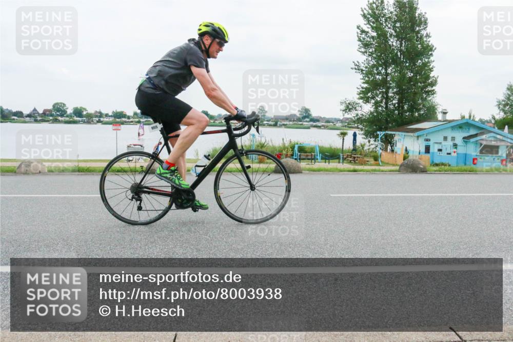 21.06.2025 - 27. Vierlanden-Triathlon H.Heesch http://msf.ph/oto/8003938 15.06.2025 12:57:09 Radfahren 955 meine-sportfotos.de