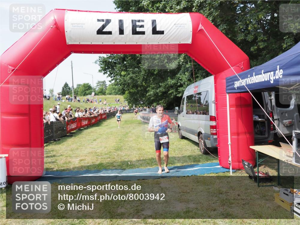 21.06.2025 - 27. Vierlanden-Triathlon MichiJ http://msf.ph/oto/8003942 15.06.2026 11:28:05 Ziel 193, 585, 590 meine-sportfotos.de