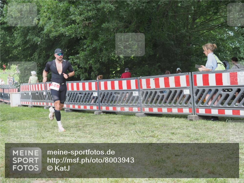 21.06.2025 - 27. Vierlanden-Triathlon KatJ http://msf.ph/oto/8003943 15.06.2025 12:57:24 Ziel 5, 51 meine-sportfotos.de