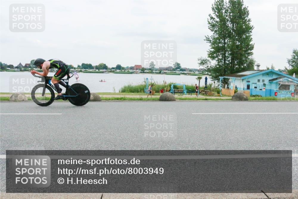 21.06.2025 - 27. Vierlanden-Triathlon H.Heesch http://msf.ph/oto/8003949 15.06.2025 12:57:13 Radfahren 1142 meine-sportfotos.de