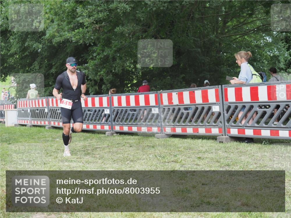 21.06.2025 - 27. Vierlanden-Triathlon KatJ http://msf.ph/oto/8003955 15.06.2025 12:57:24 Ziel 5, 51 meine-sportfotos.de