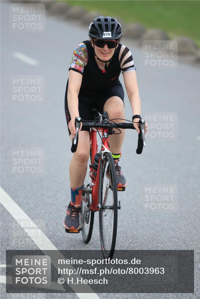 21.06.2025 - 27. Vierlanden-Triathlon H.Heesch http://msf.ph/oto/8003963 15.06.2025 12:49:28 Radfahren 940, 976 meine-sportfotos.de