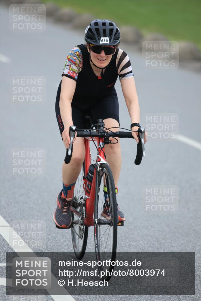 21.06.2025 - 27. Vierlanden-Triathlon H.Heesch http://msf.ph/oto/8003974 15.06.2025 12:49:28 Radfahren 940, 976 meine-sportfotos.de