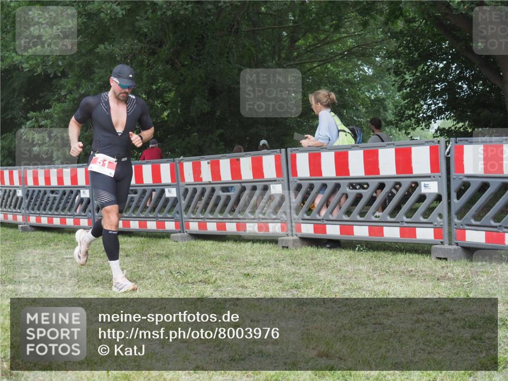 21.06.2025 - 27. Vierlanden-Triathlon KatJ http://msf.ph/oto/8003976 15.06.2025 12:57:25 Ziel 51 meine-sportfotos.de